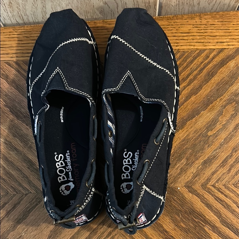 Skechers women’s, navy, Bobs, size 6